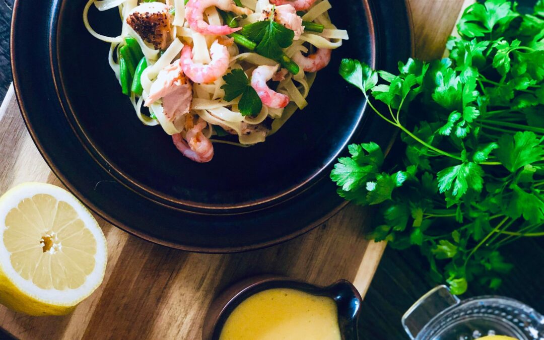 Pasta med reker, laks, grønne bønner og sitronsaus