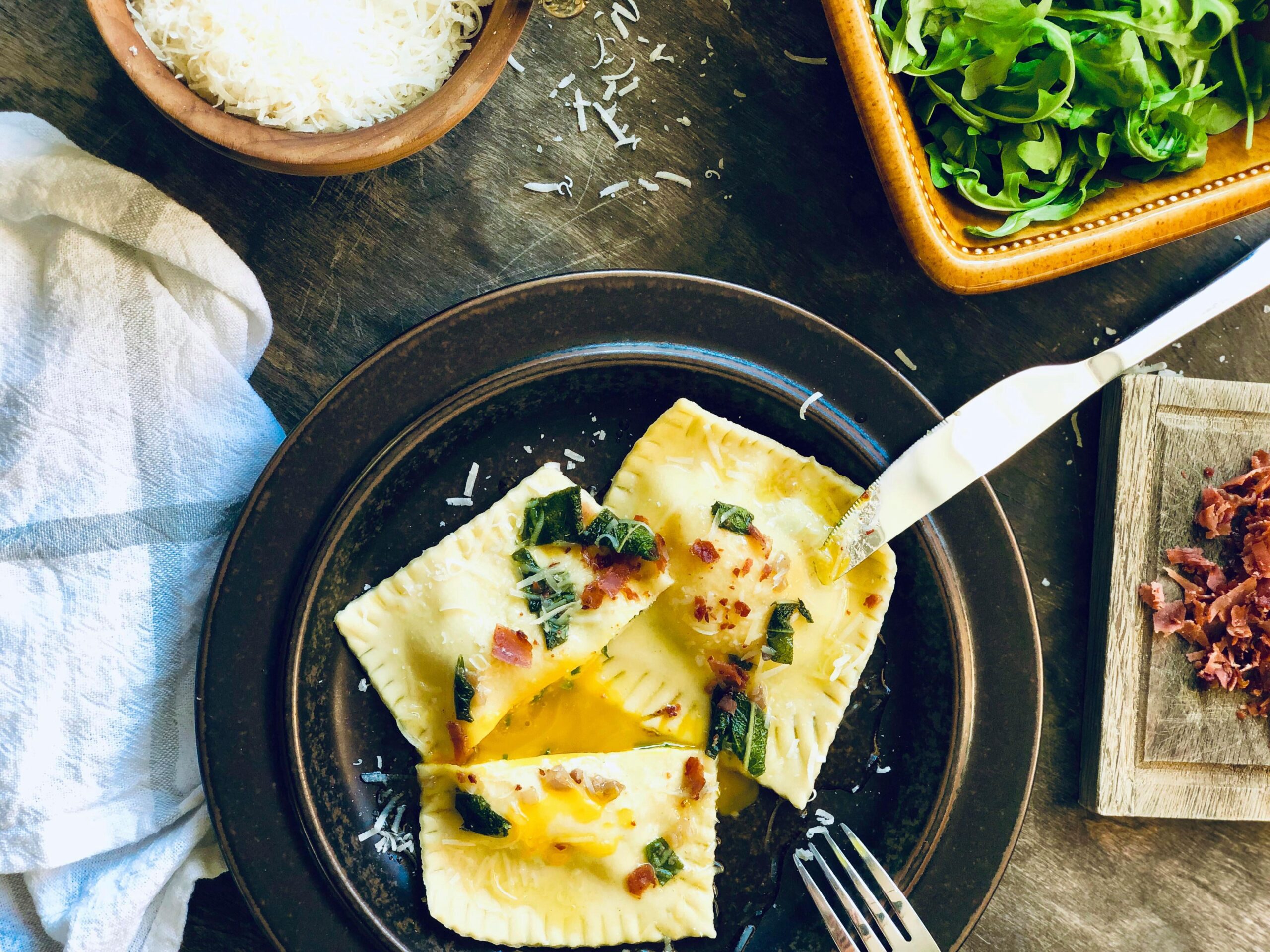 Ravioli med ricotta-fyll og eggeplomme