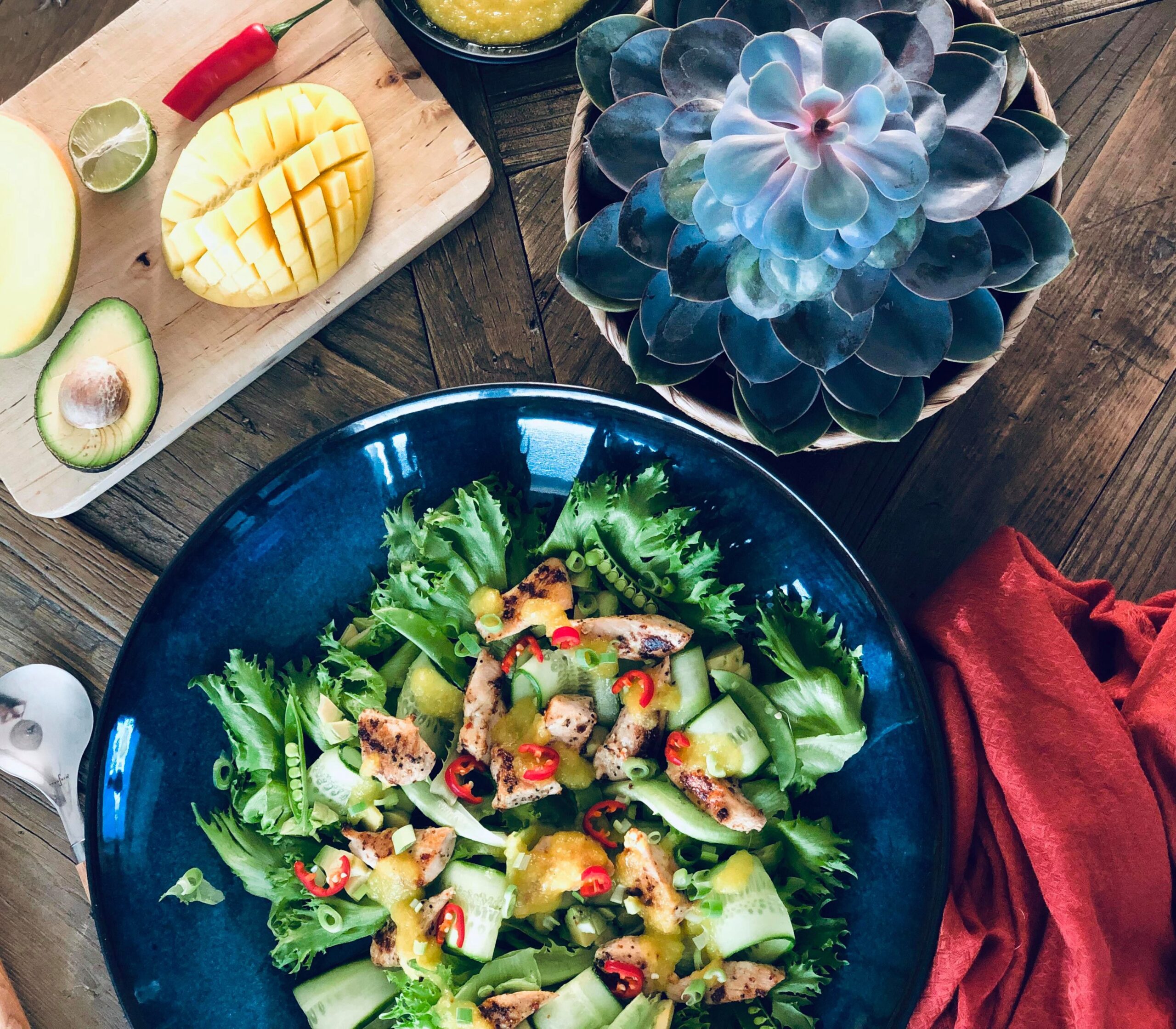 Kyllingsalat med mangosaus