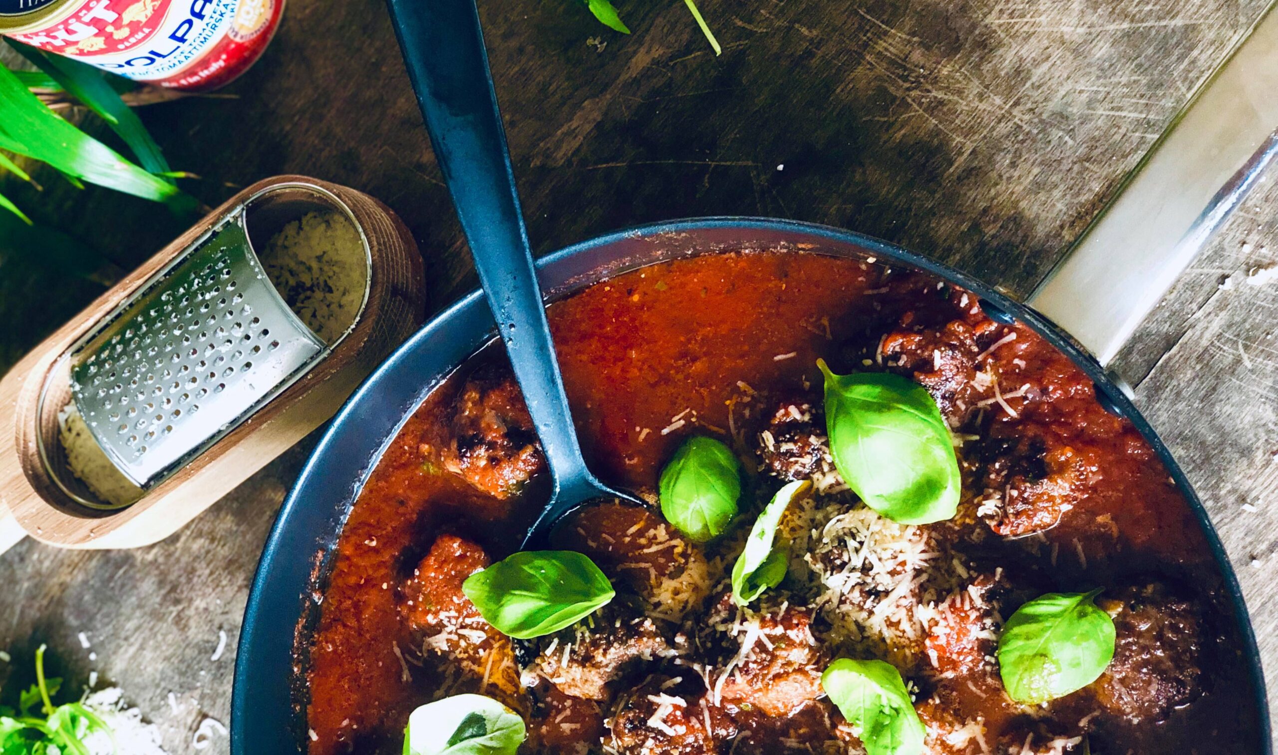 Saftige kjøttboller i tomatsaus