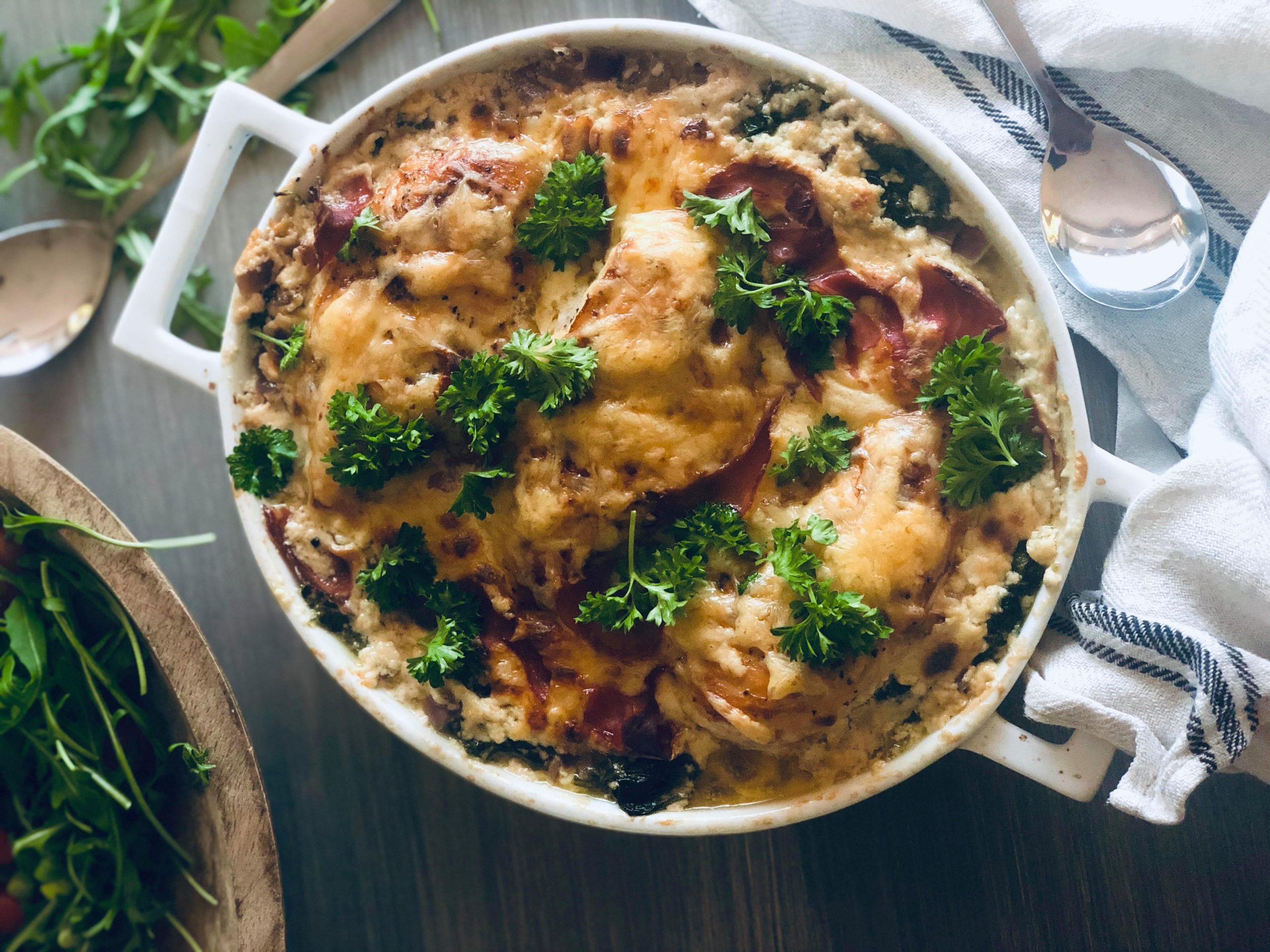 Parmesanbakt kylling med kremet saus